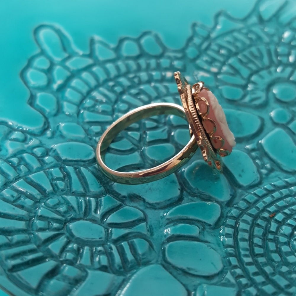 Vintage Cameo Ring - Picture 2 of 4
